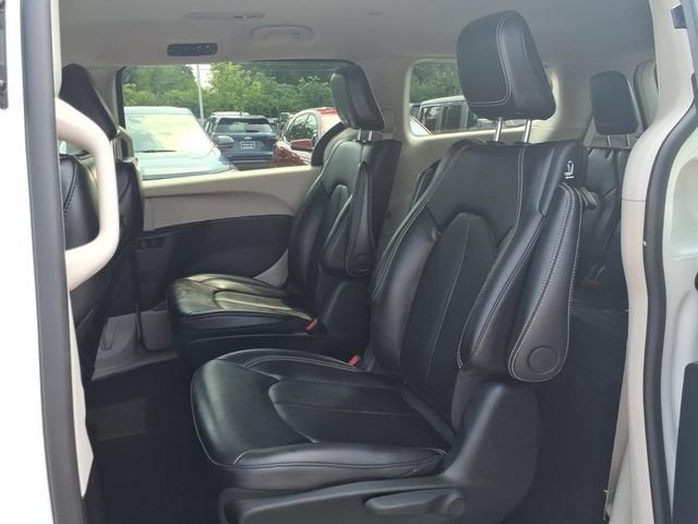 2024 Chrysler Pacifica Hybrid Select