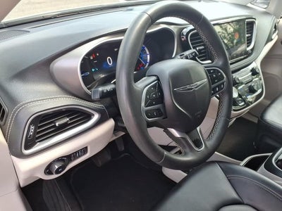 2024 Chrysler Pacifica Hybrid Select