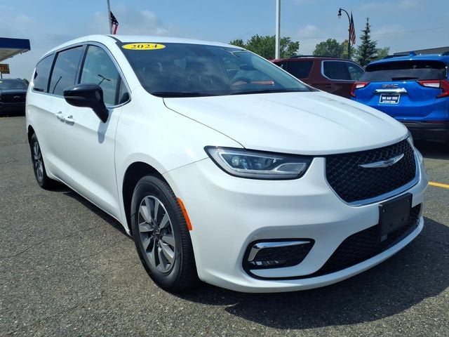 2024 Chrysler Pacifica Hybrid Select