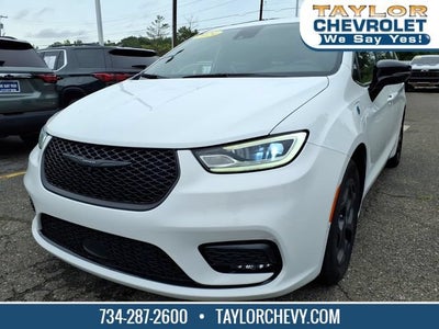 2024 Chrysler Pacifica Hybrid S Appearance Pkg