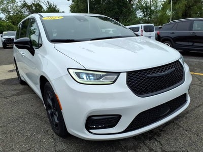2024 Chrysler Pacifica Hybrid S Appearance Pkg